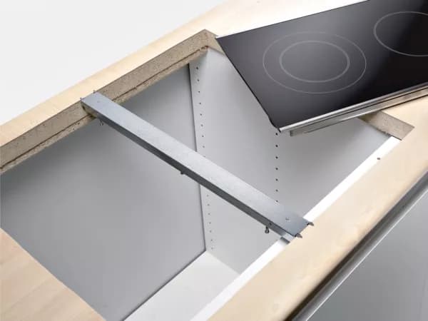 🔗 Spojovací lišta HEZ394301 Bosch Siemens (00674917) – pro vestavné modulární varné desky